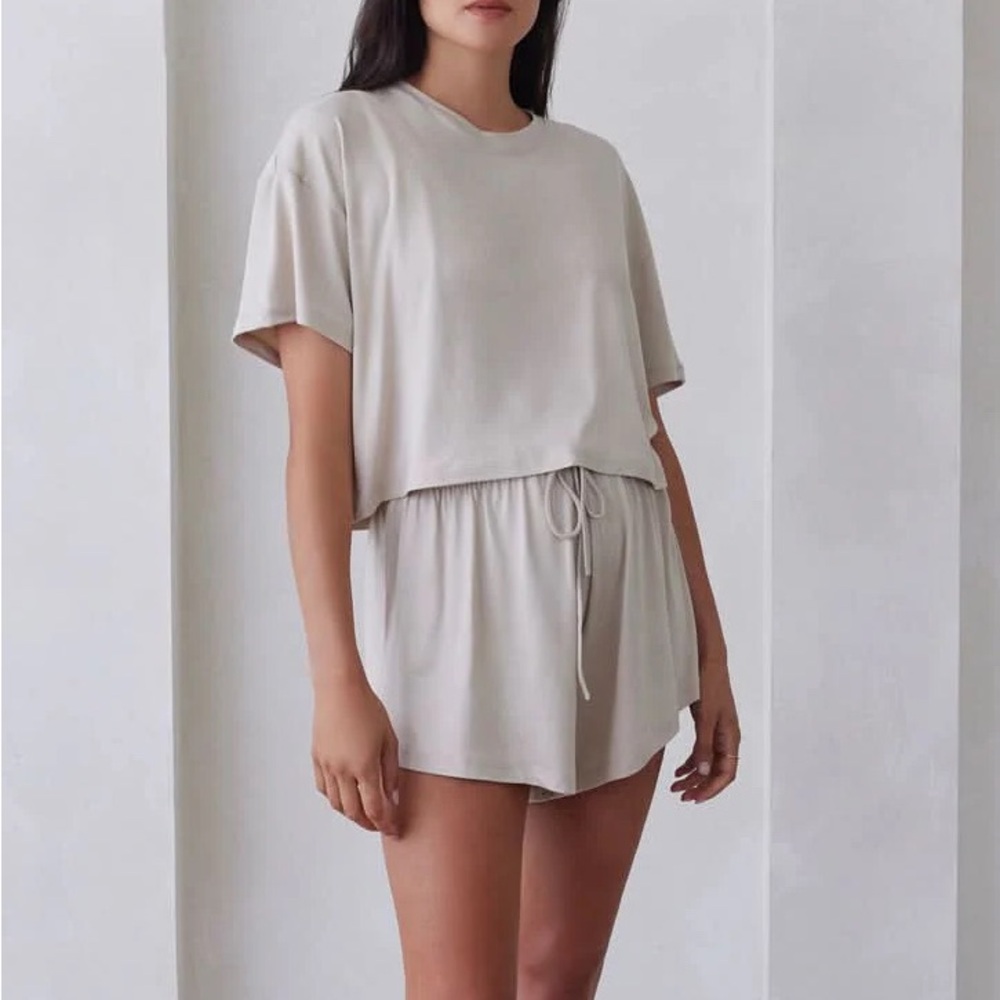 BUMPSUIT The Cloud Crop T in Oat size Small